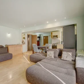 Bdul DECEBAL – Vanzare apartament 4 camere –  93 mp !