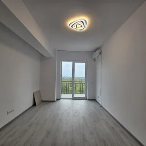 METROU! Nicolae Teclu! Nou ! Decomandat cu 3 camere, 3 balcoane si parcare!