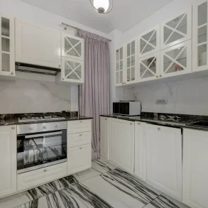 ARMENEASCA ! Vanzare apartament de 4 camere – mobilat si utilat !