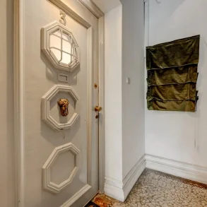 ARMENEASCA ! Vanzare apartament de 4 camere – mobilat si utilat !