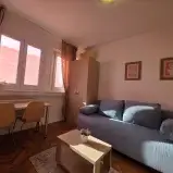 ROMANA – Garsonieră cochetă de închiriat – fix în centrul acțiunii ! Centrala!