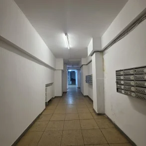 ROMANA – Garsonieră cochetă de închiriat – fix în centrul acțiunii ! Centrala!