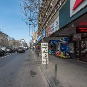 ROMANA – Garsonieră cochetă de închiriat – fix în centrul acțiunii ! Centrala!