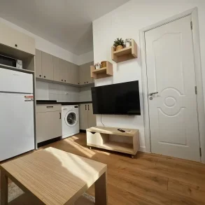 ROMANA – Garsonieră cochetă de închiriat – fix în centrul acțiunii ! Centrala!
