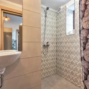 ARMENEASCA – Refugiu urban cu rafinament discret – garsonieră premium !