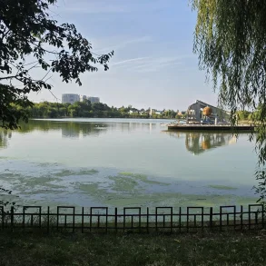 Doamna GHICA – vanzare – 4 camere spatioase cu vedere spectaculoasa in Parc !