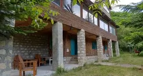 Vrancea – Nistoresti ! Vanzare ! Vila cu personalitate si potential turistic !